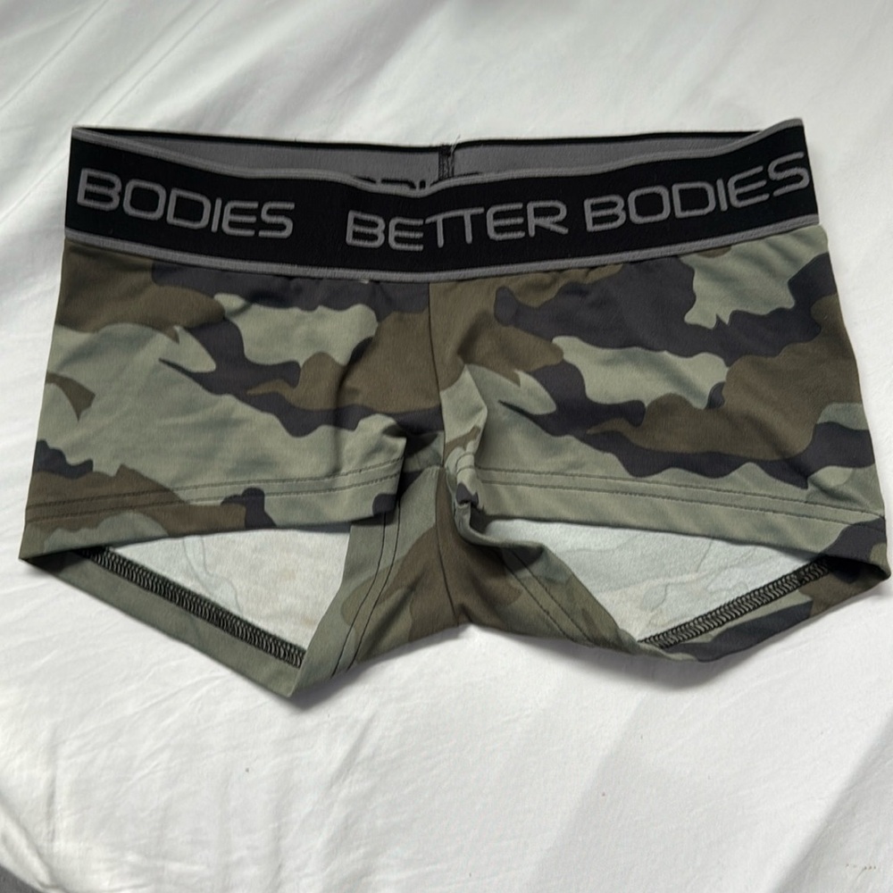NWOT Better Bodies camo shorts